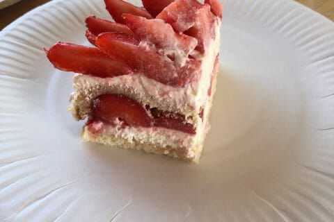 Cliquez pour zoomer ! Fraisier roulé Thermomix par Sophie_45