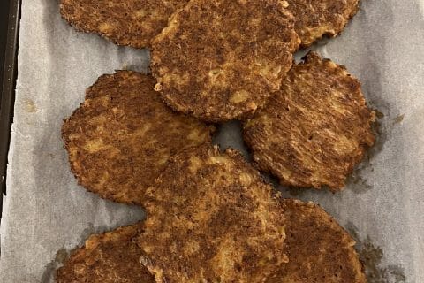 Cliquez pour zoomer ! Galettes de chou-fleur et sauce yaourt Thermomix par HeleneD75