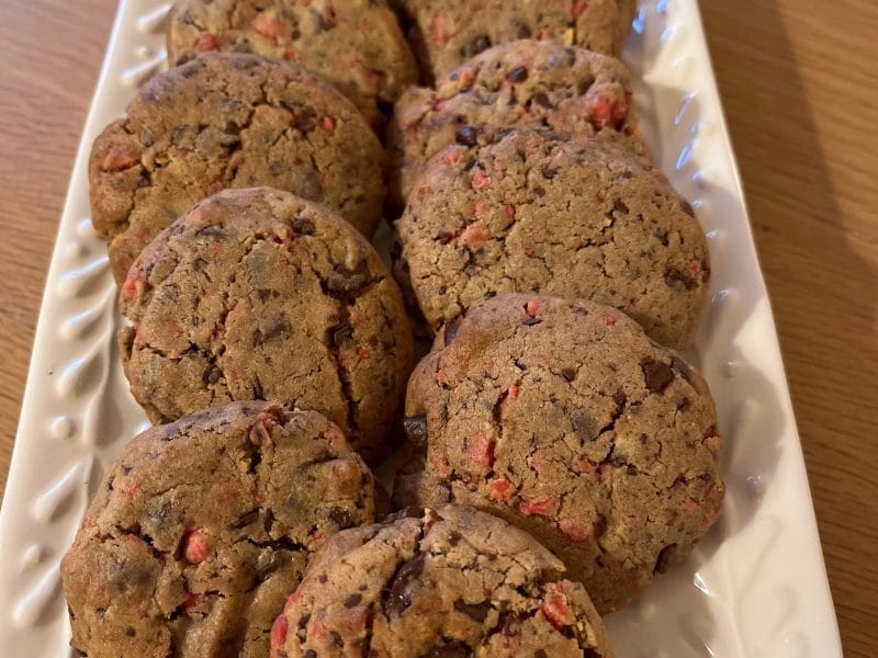 Cliquez pour zoomer ! Cookies aux éclats de pralines roses et pépites de chocolat Thermomix par HeleneD75