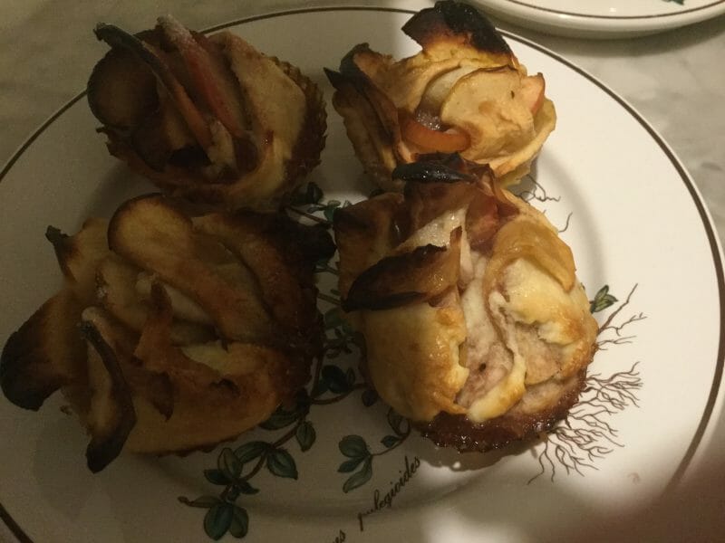 Cliquez pour zoomer ! Roses feuilletées aux pommes Thermomix par gkm60