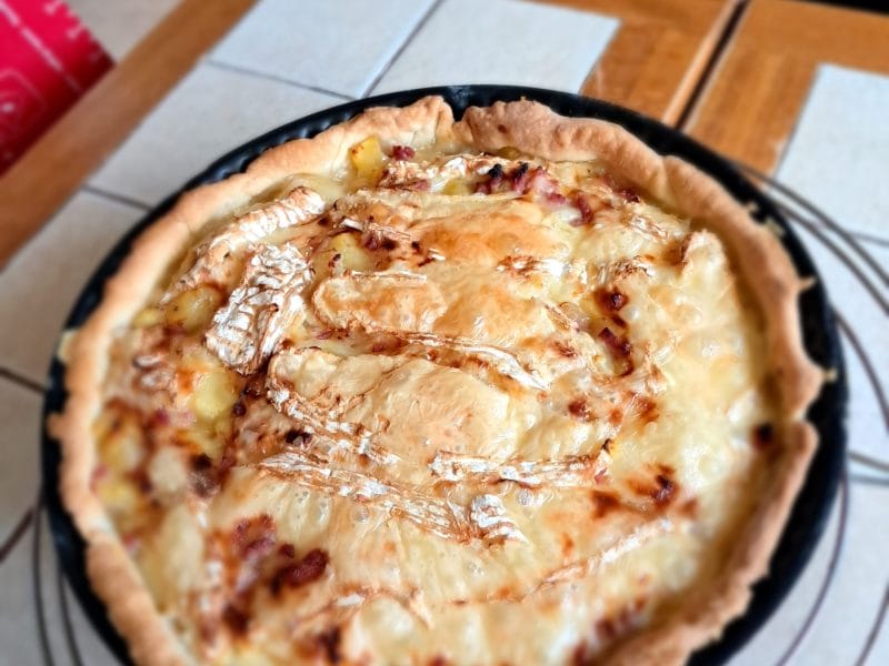 Cliquez pour zoomer ! Tarte au camembert, pommes et lardons Thermomix par Poutous d'Auvergne