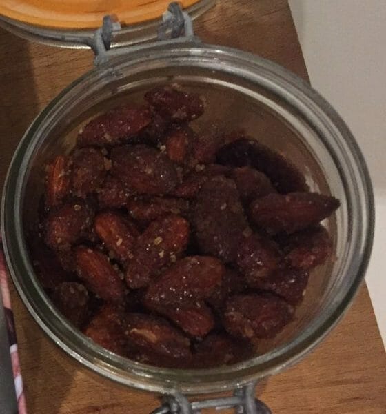 Cliquez pour zoomer ! Amandes grillées à la cannelle et au miel Thermomix par Aline28