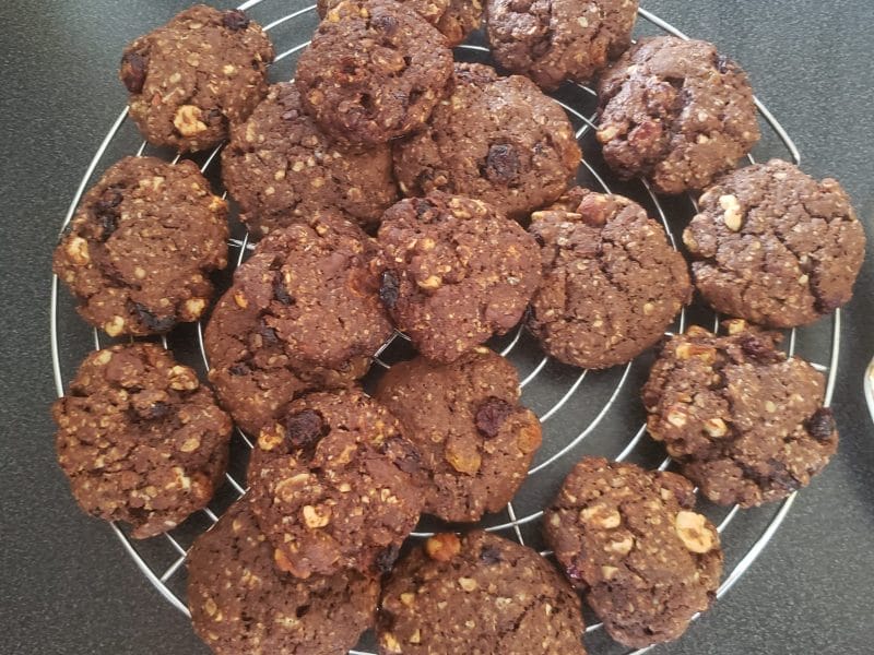 Cliquez pour zoomer ! Biscuits chocolat, raisins et noisettes Thermomix par drinette02