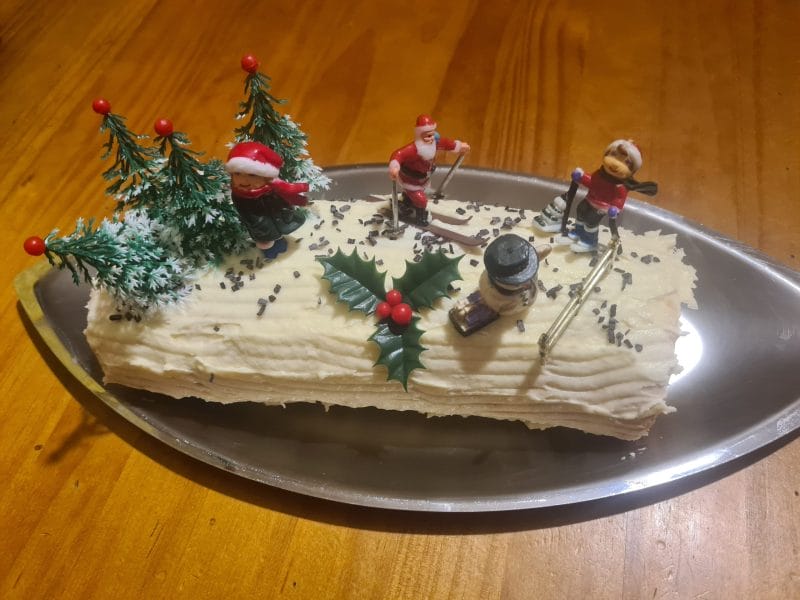 Cliquez pour zoomer ! Bûche de Noël framboises et chocolat blanc Thermomix par Toonette