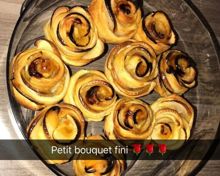 Cliquez pour zoomer ! Roses feuilletées aux pommes Thermomix par gwencooke