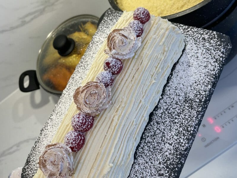 Cliquez pour zoomer ! Bûche de Noël framboises et chocolat blanc Thermomix par sherazIna