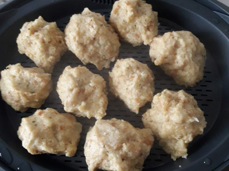 Cliquez pour zoomer ! Boulettes au pain à la sauce soubise Thermomix par montermomix