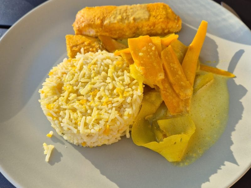 Cliquez pour zoomer ! Saumon sauce curry et tagliatelles de légumes Thermomix par Amelie