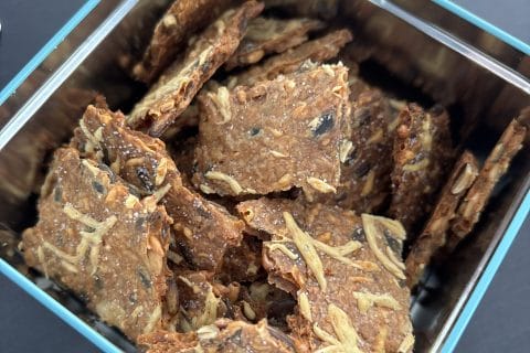 Cliquez pour zoomer ! Crackers salés à l’emmental et aux graines Thermomix par cestmoi33