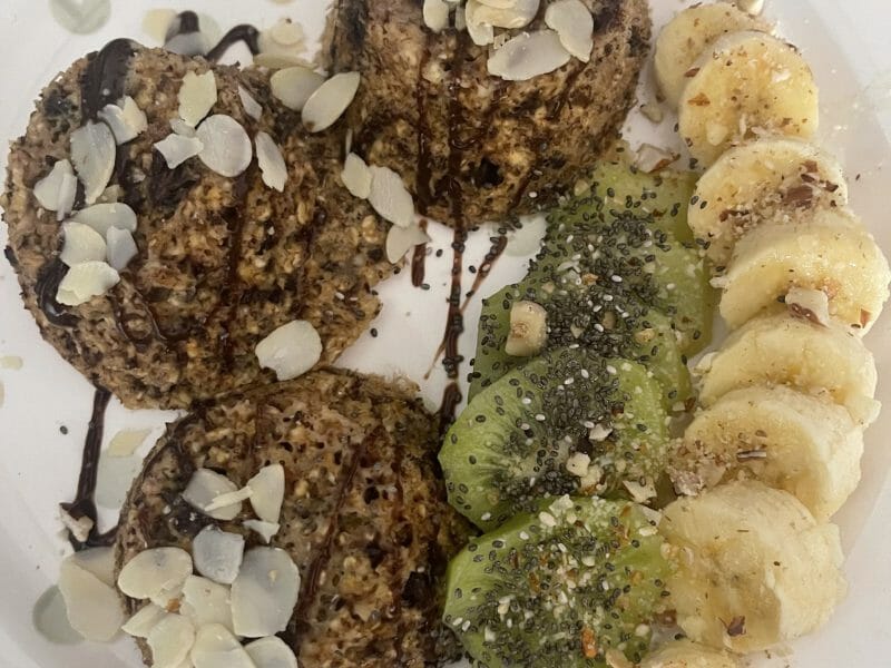 Cliquez pour zoomer ! Bowl cake banane et pépites de chocolat Thermomix par Cookineuse