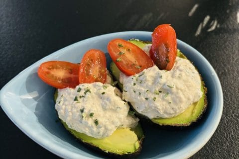 Cliquez pour zoomer ! Avocats aux rillettes de thon au basilic Thermomix par Sylvie