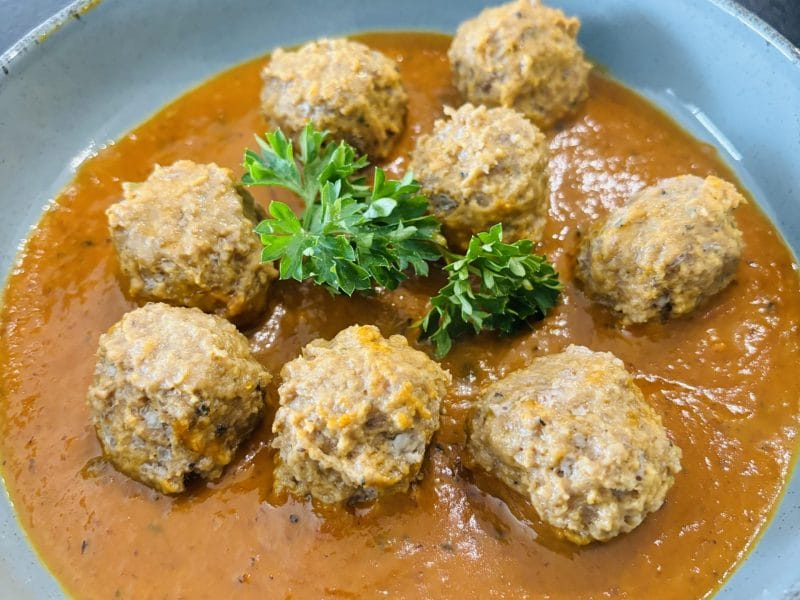 Cliquez pour zoomer ! Boulettes de viande sauce aux poivrons rouges Thermomix par Sylvie