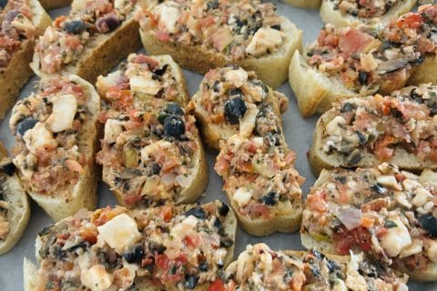 Cliquez pour zoomer ! Crostini tomates, olives et mozzarella Thermomix par Sylvie