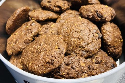 Cliquez pour zoomer ! Biscuits chocolat, raisins et noisettes Thermomix par Sylvie