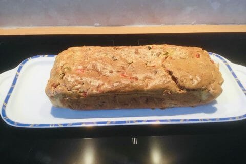 Cliquez pour zoomer ! Cake aux poivrons, fêta et olives au Thermomix