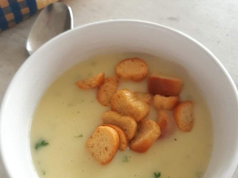Cliquez pour zoomer ! Velouté à l’oignon et aux pommes de terre Thermomix par fonf