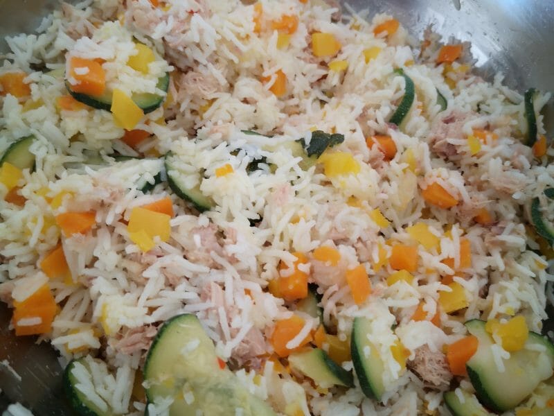 Cliquez pour zoomer ! Salade de riz au thon et aux légumes croquants Thermomix par JennyBatmom