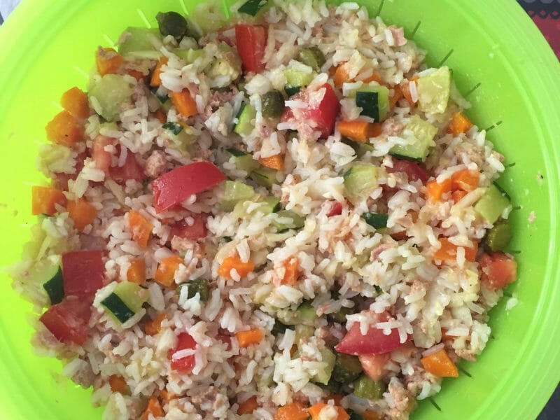 Cliquez pour zoomer ! Salade de riz au thon et aux légumes croquants Thermomix par Vanesskelo