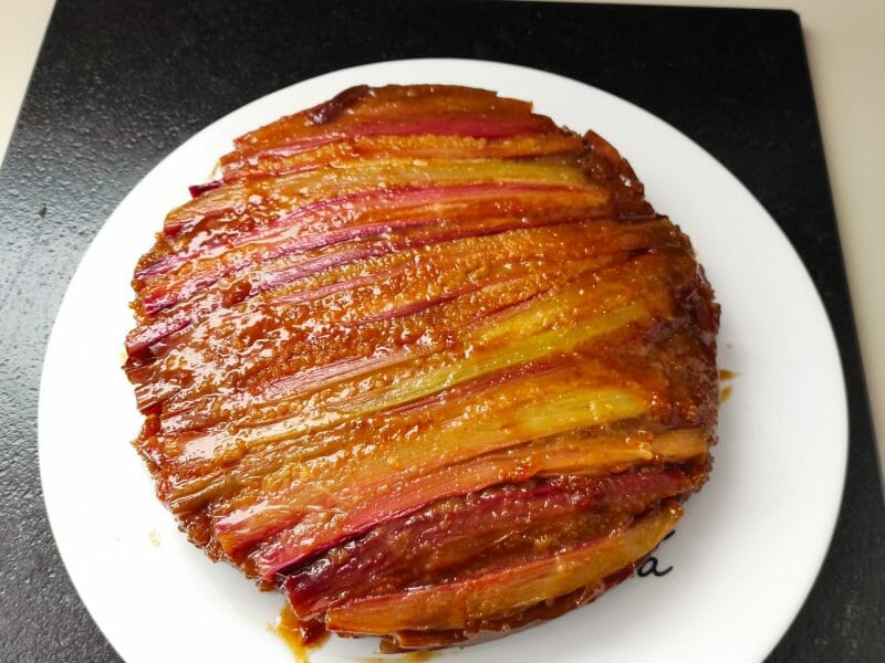 Cliquez pour zoomer ! Gâteau renversé à la rhubarbe et caramel au beurre salé Thermomix par Asfoyette
