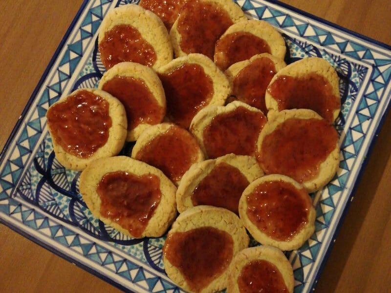 Cliquez pour zoomer ! Jam drops – Biscuits à la confiture Thermomix par Pastyne