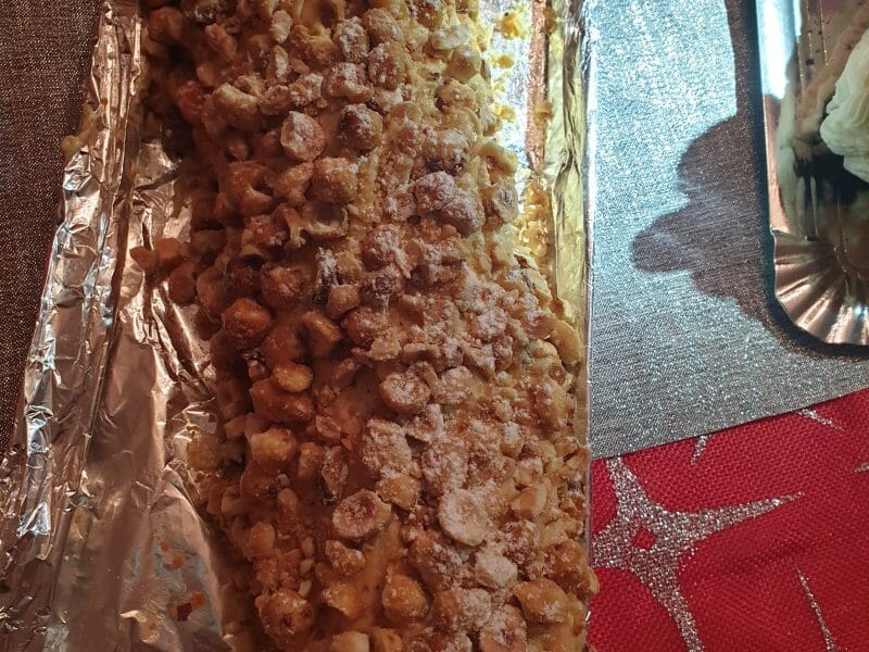 Cliquez pour zoomer ! Bûche pralinée aux éclats de noisettes caramélisés Thermomix par natyna