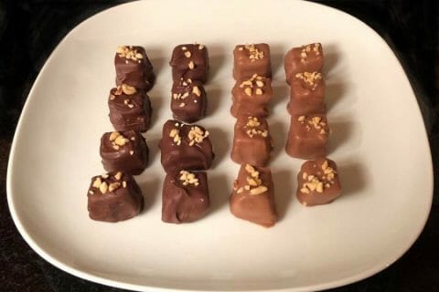 Cliquez pour zoomer ! Caramels aux cacahuètes enrobés de chocolat Thermomix par Aurélie