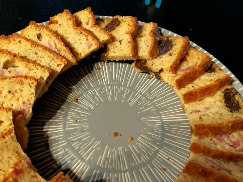 Cliquez pour zoomer ! Cake aux lardons et aux pruneaux Thermomix par Ju