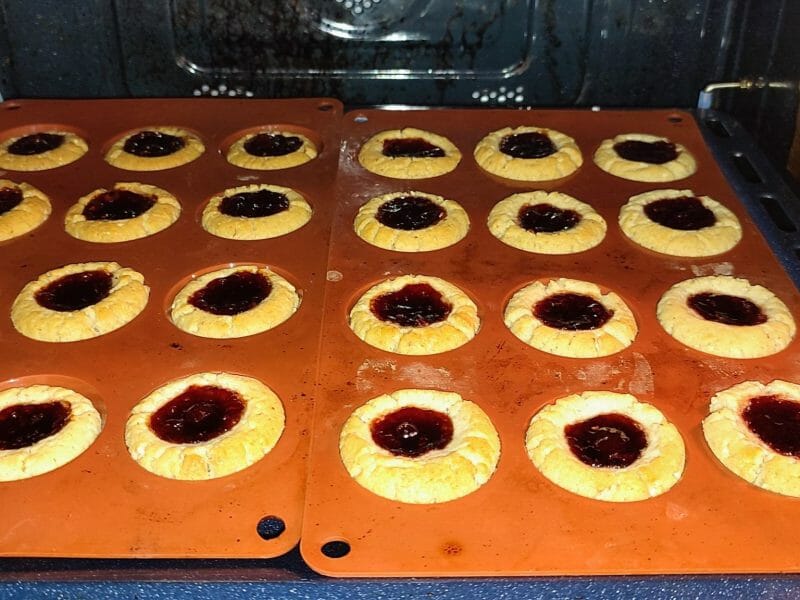 Cliquez pour zoomer ! Jam drops – Biscuits à la confiture Thermomix par lapinpinpin