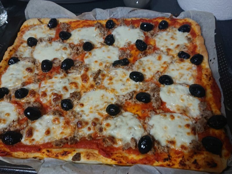 Cliquez pour zoomer ! Pizza au thon et aux olives Thermomix par Pret