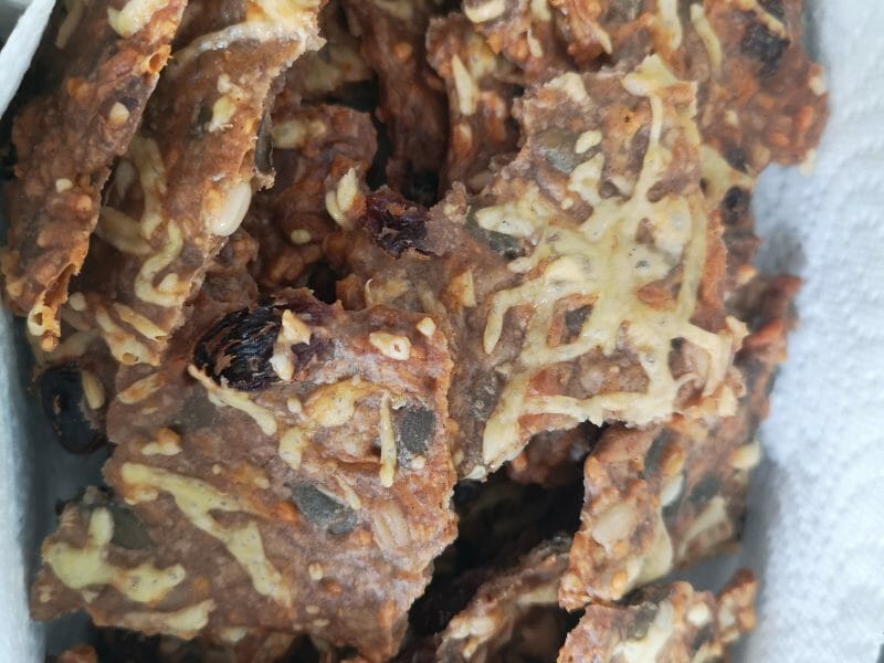 Cliquez pour zoomer ! Crackers salés à l’emmental et aux graines Thermomix par saveursgourmandes