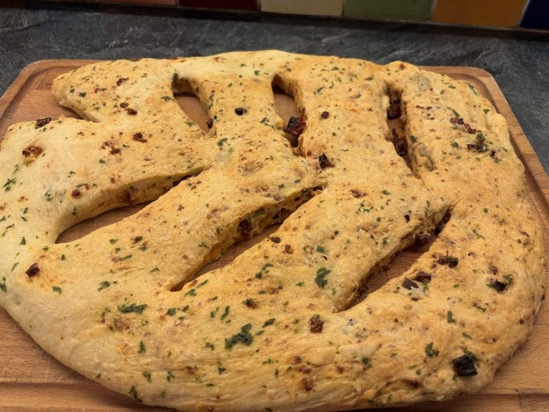 Cliquez pour zoomer ! Fougasse au chorizo et tomates séchées Thermomix par Lili1302
