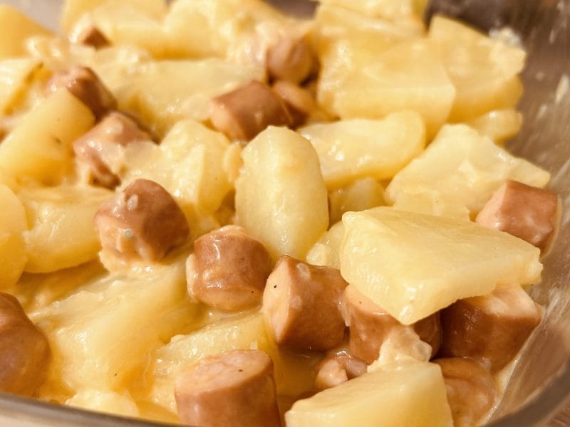 Cliquez pour zoomer ! Pommes de terre et knackis sauce cheddar Thermomix par Mcgb