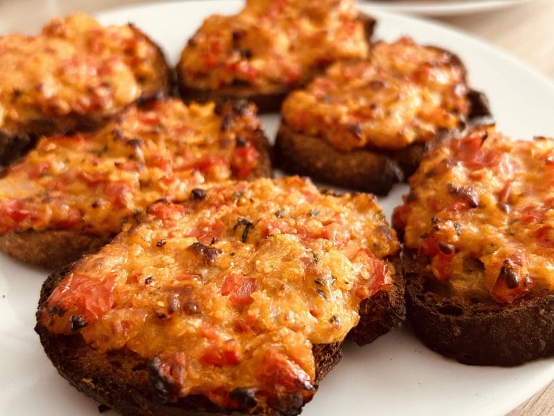 Cliquez pour zoomer ! Crostini tomates, olives et mozzarella Thermomix par Mcgb