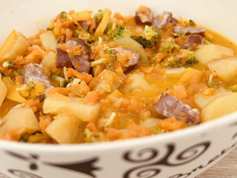 Cliquez pour zoomer ! Ragoût de légumes, pommes de terre et saucisses Thermomix par Mcgb