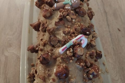 Cliquez pour zoomer ! Bûche pralinée aux éclats de noisettes caramélisés Thermomix par guamo07