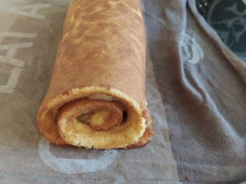 Cliquez pour zoomer ! Bûche pralinée aux éclats de noisettes caramélisés Thermomix par guamo07