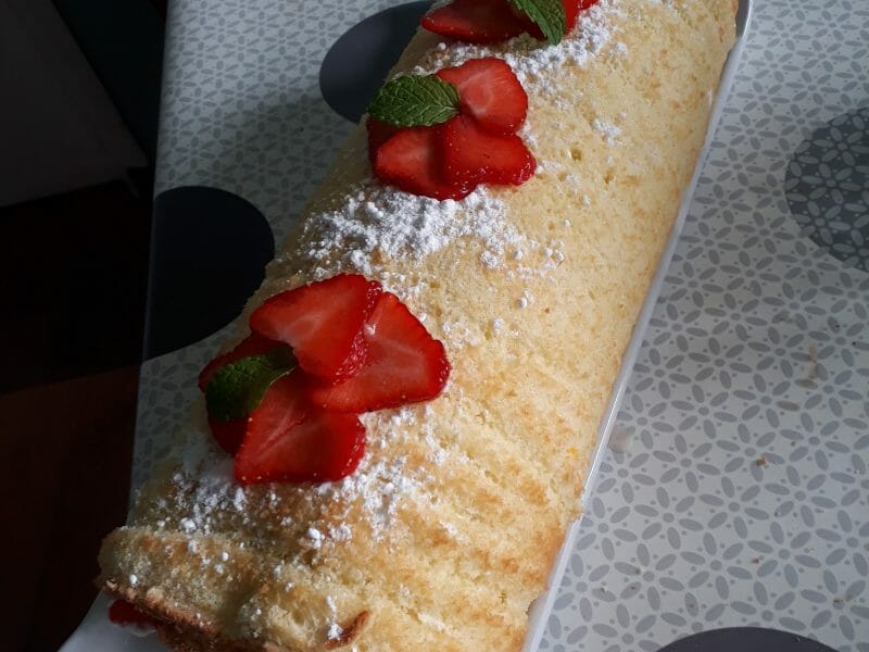 Cliquez pour zoomer ! Fraisier roulé Thermomix par Sid ow