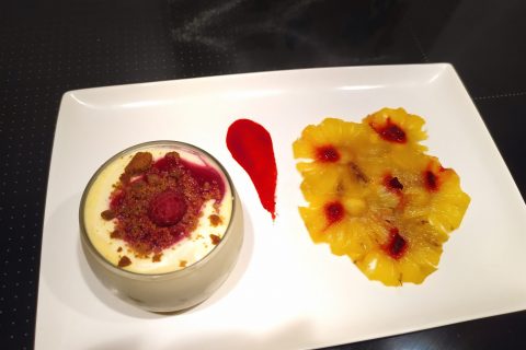 Cliquez pour zoomer ! Tiramisu à l’ananas et son coulis de framboises Thermomix par lapoule01
