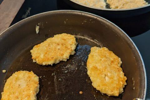 Cliquez pour zoomer ! Galettes de chou-fleur et sauce yaourt Thermomix par KarineEtLeo