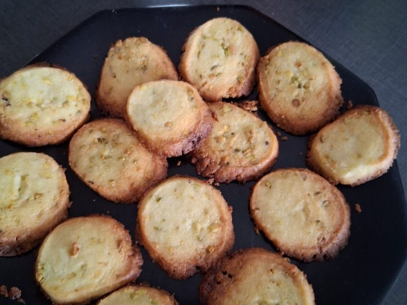 Cliquez pour zoomer ! Biscuits à la cardamome et aux pistaches Thermomix par akirakiri