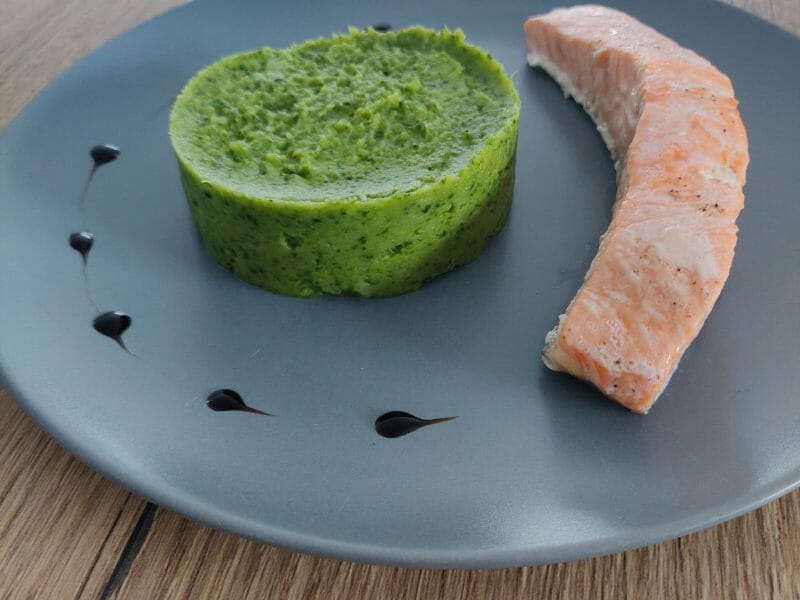 Cliquez pour zoomer ! Saumon sur purée de brocolis Thermomix par Audrery