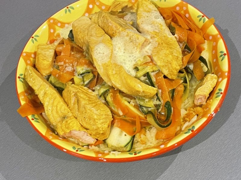 Cliquez pour zoomer ! Saumon sauce curry et tagliatelles de légumes Thermomix par Flo34830