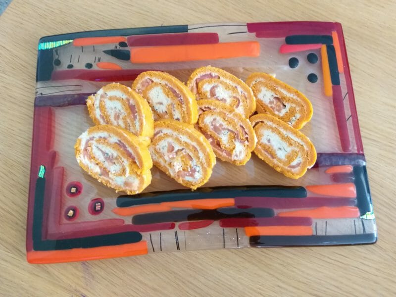 Cliquez pour zoomer ! Roulé à la tomate, saumon et fromage Thermomix par angeoudemon68