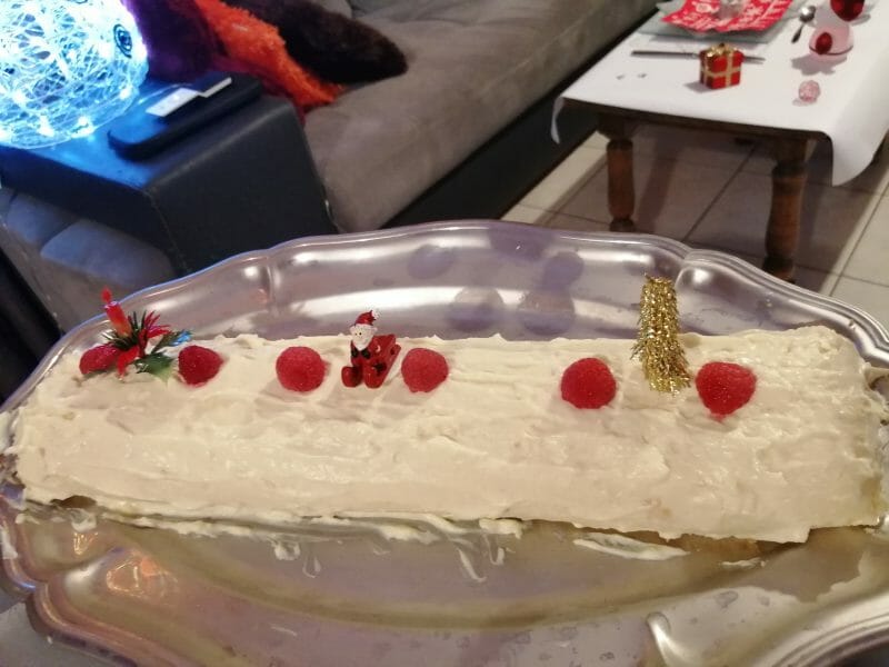 Cliquez pour zoomer ! Bûche de Noël framboises et chocolat blanc Thermomix par tinkerbell@