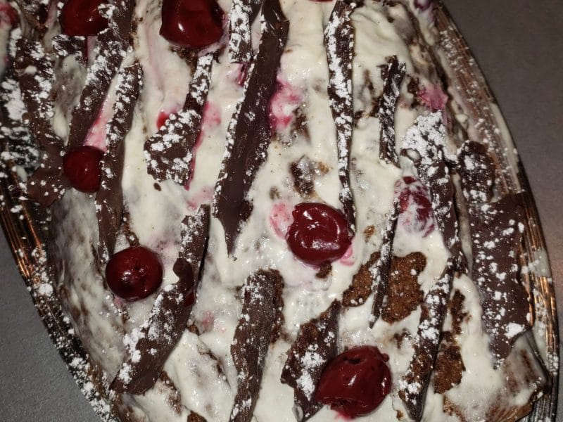 Cliquez pour zoomer ! Bûche forêt noire Thermomix par Sylvie