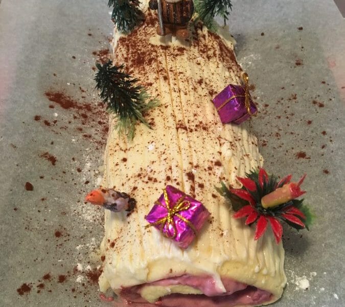 Cliquez pour zoomer ! Bûche de Noël framboises et chocolat blanc Thermomix par Streak