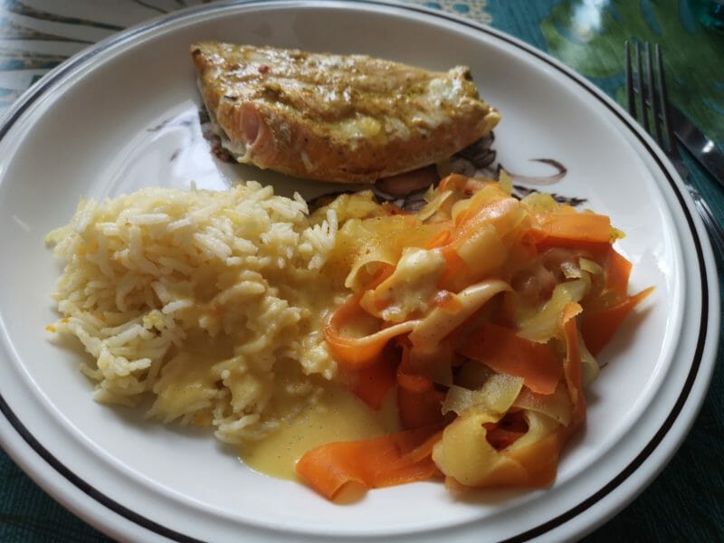 Cliquez pour zoomer ! Saumon sauce curry et tagliatelles de légumes Thermomix par Scorpion68