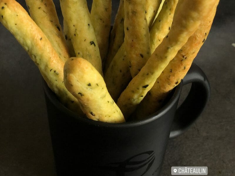 Cliquez pour zoomer ! Gressins parmesan basilic Thermomix par Katia