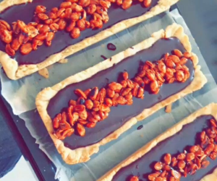 Cliquez pour zoomer ! Tarte au chocolat et cacahuètes caramélisées Thermomix par karinecuisine