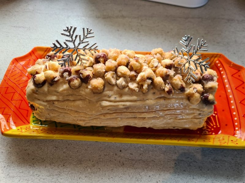 Cliquez pour zoomer ! Bûche pralinée aux éclats de noisettes caramélisés Thermomix par jeffaure